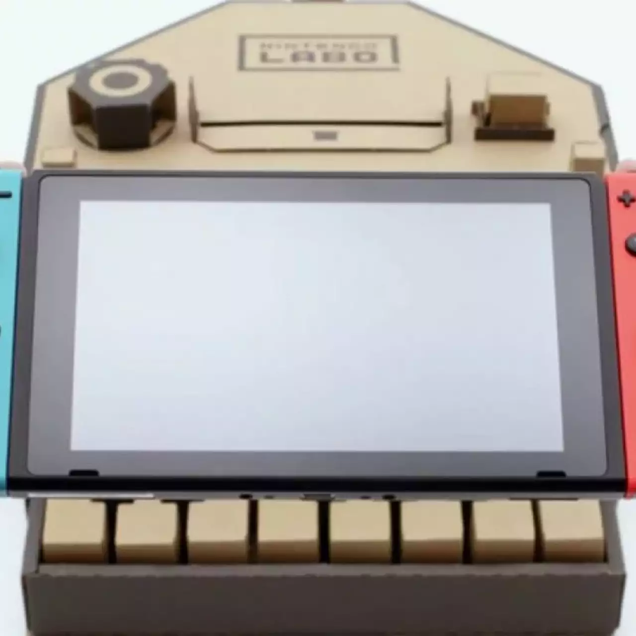 Чертежи картона для Nintendo Labo будут распространяться бесплатно, но для игры потребуется картридж Чертежи картона для Nintendo Labo будут распространяться бесплатно, но для игры потребуется картридж