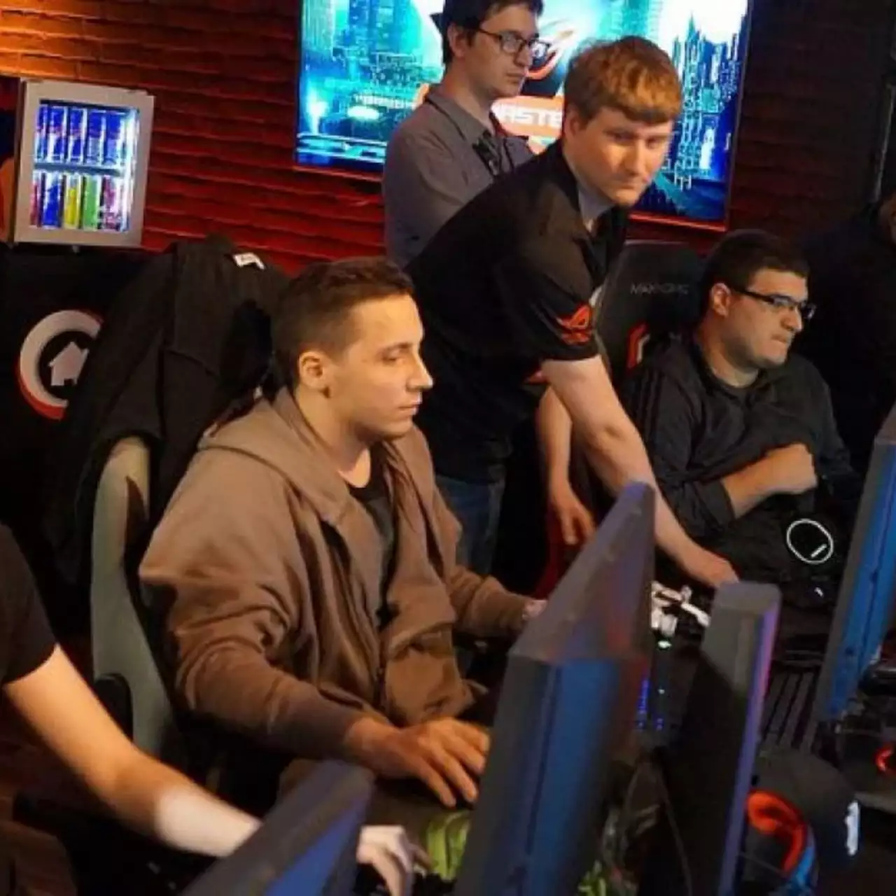 В сети собирают деньги на лечение больного раком киберспортсмена DOTA 2 В сети собирают деньги на лечение больного раком киберспортсмена DOTA 2