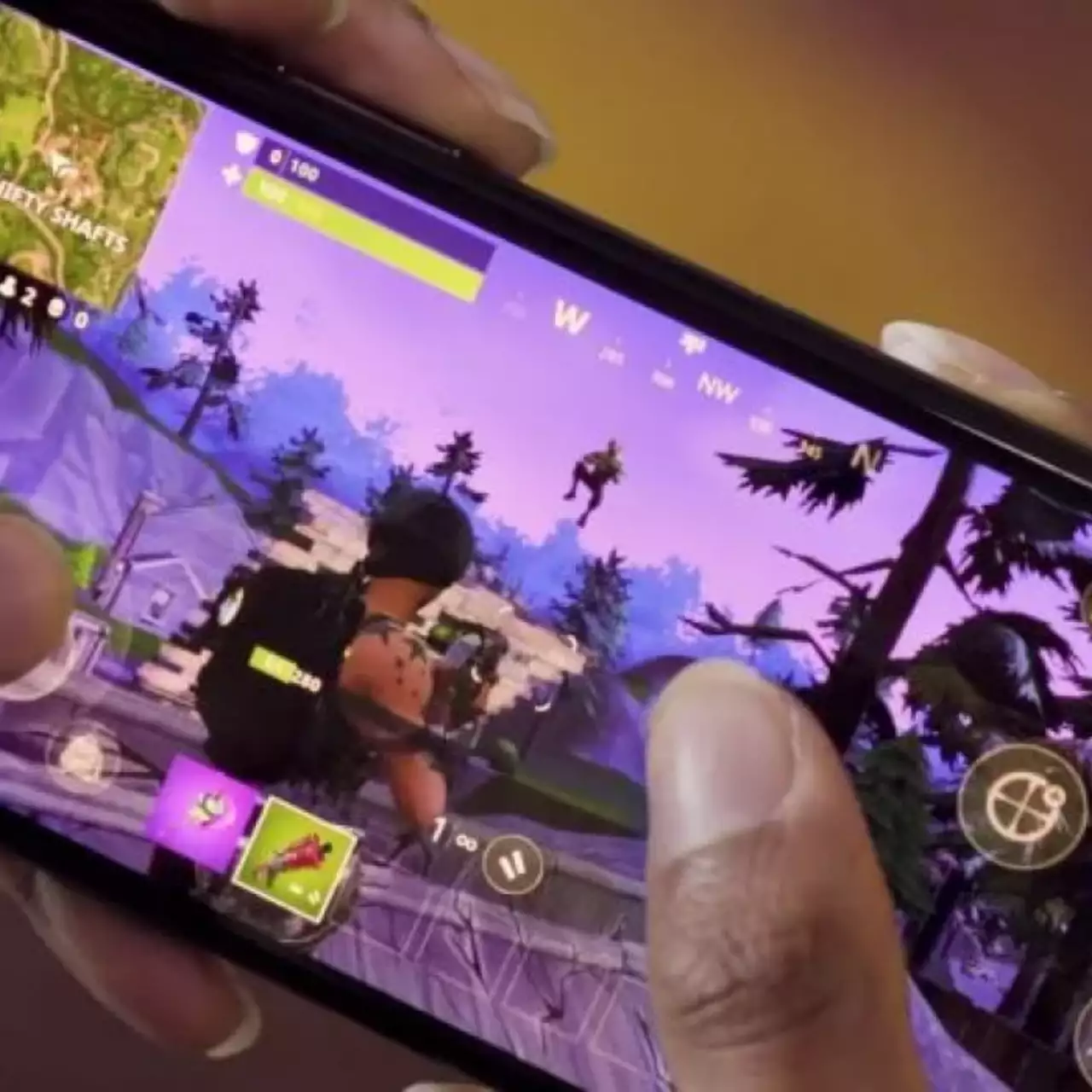 Разработчики Fortnite запретили ученикам играть на уроках Разработчики Fortnite запретили ученикам играть на уроках
