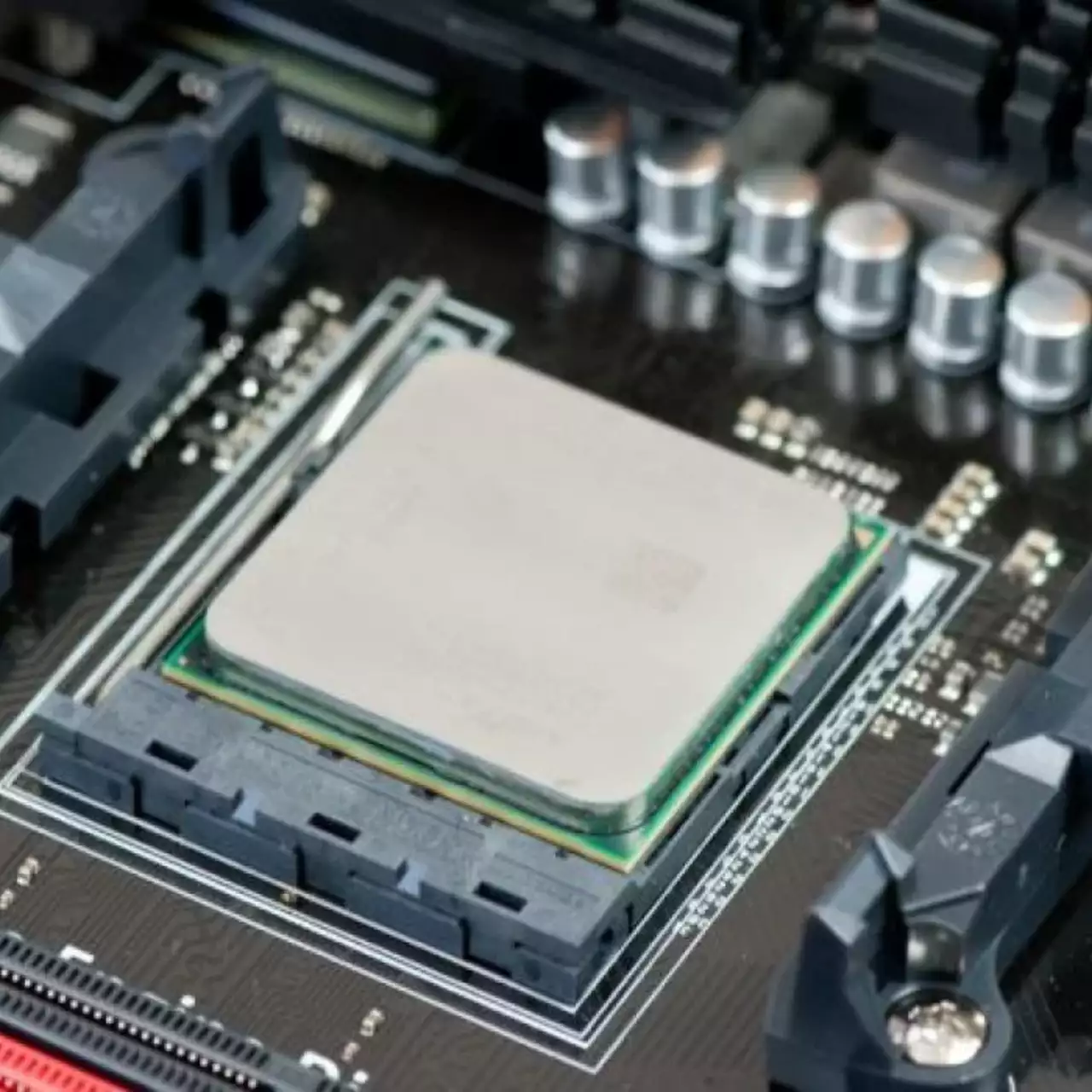 AMD и Microsoft выпустили патчи для защиты от уязвимости Spectre