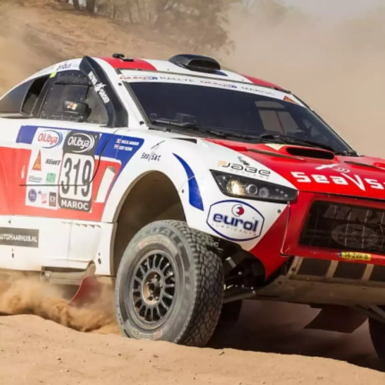 Для гоночной аркады Gravel вышло бесплатное дополнение с новой машиной
