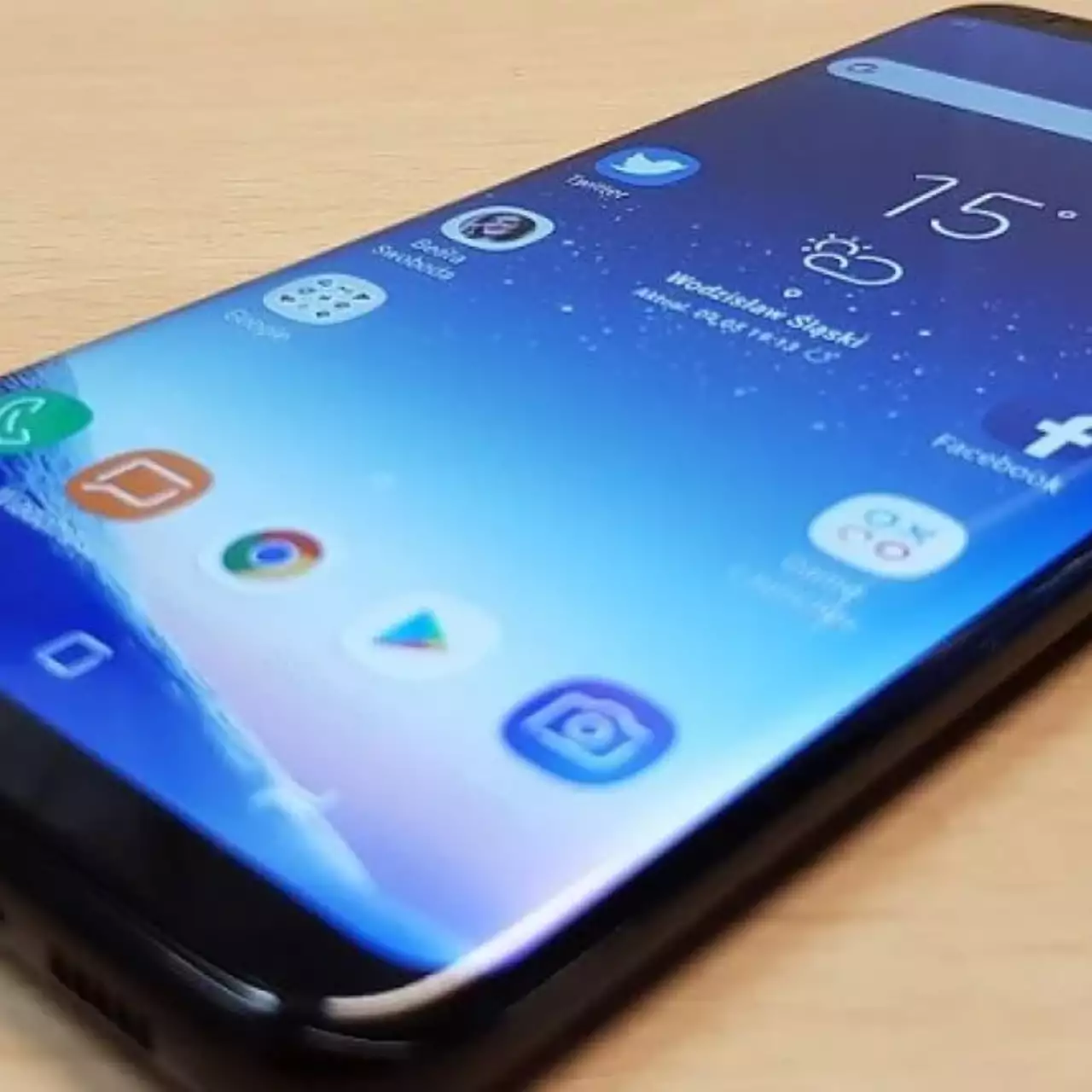 Samsung готовит прорывной смартфон с двумя дисплеями Samsung готовит прорывной смартфон с двумя дисплеями