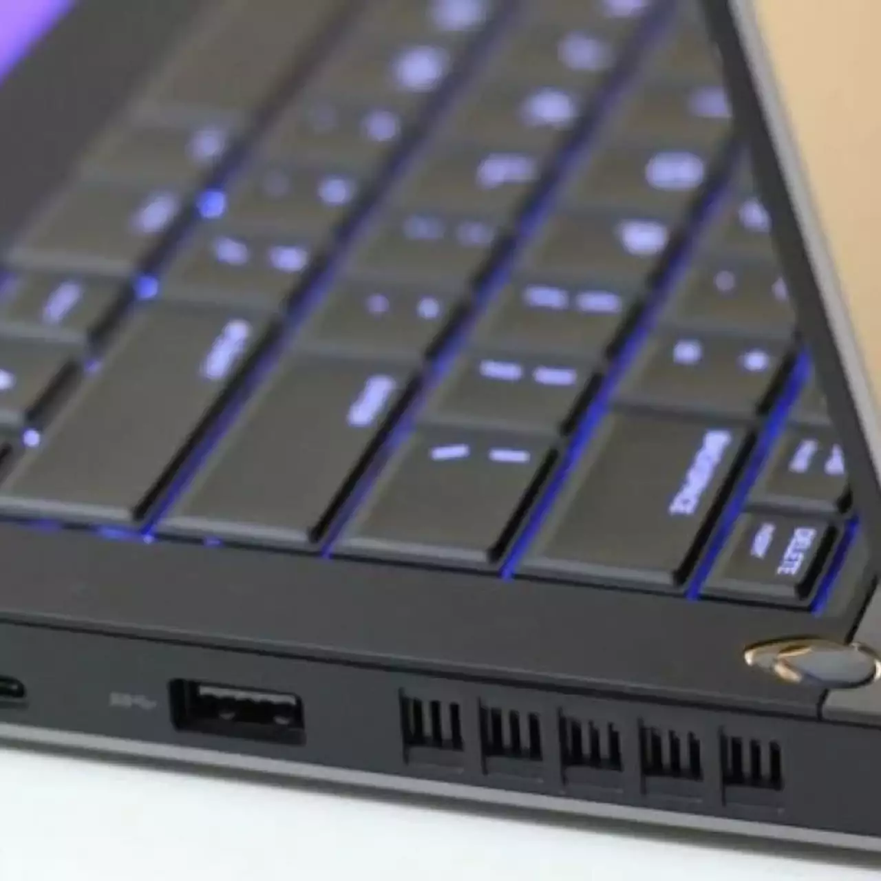 Microsoft исправила проблему черного экрана на ноутбуках Alienware