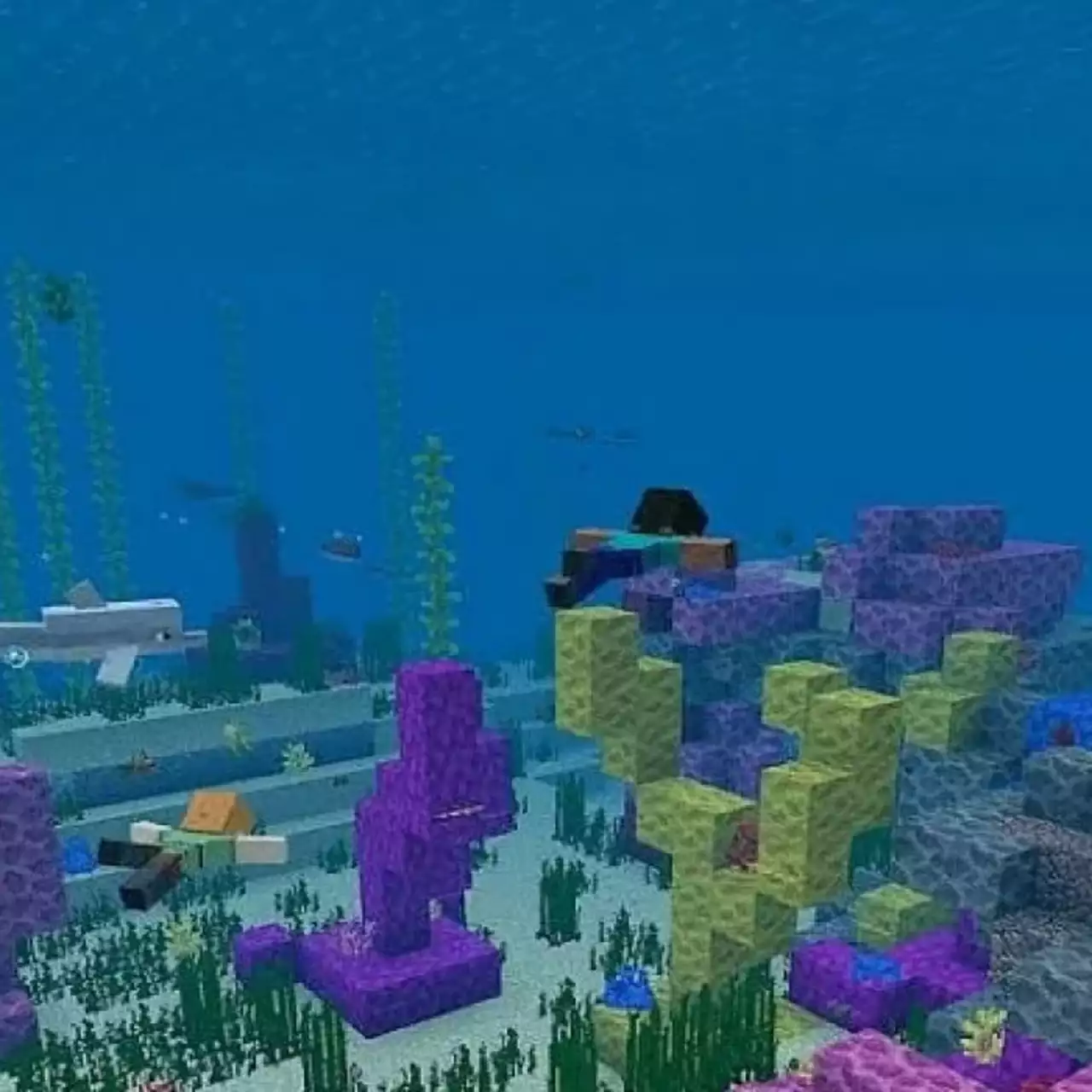 В трейлере обновления Minecraft игроки под водой отбиваются от зомби, метая трезубцы В трейлере обновления Minecraft игроки под водой отбиваются от зомби, метая трезубцы