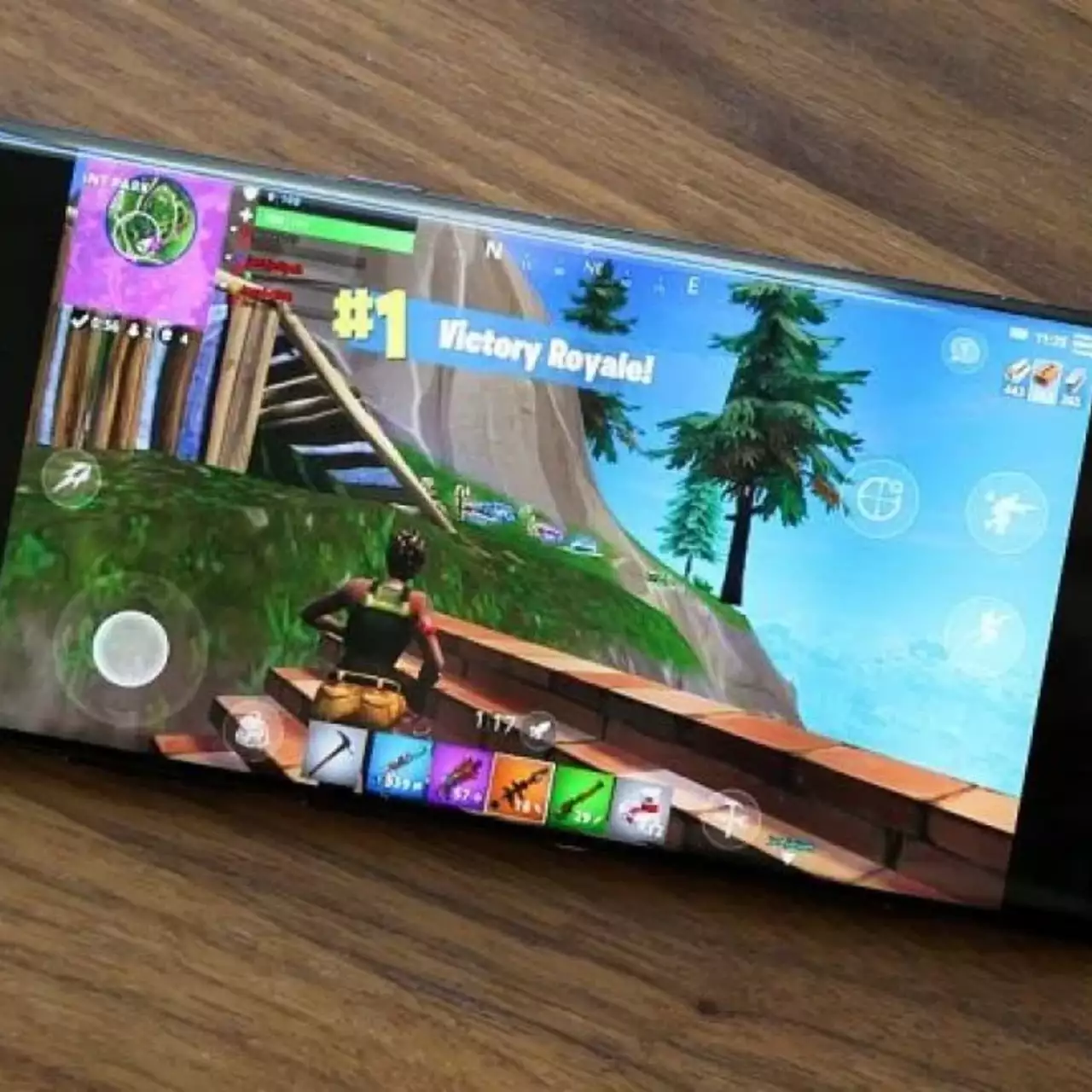 СМИ: Fortnite на Android выйдет осенью и будет доступна лишь для 40 устройств СМИ: Fortnite на Android выйдет осенью и будет доступна лишь для 40 устройств