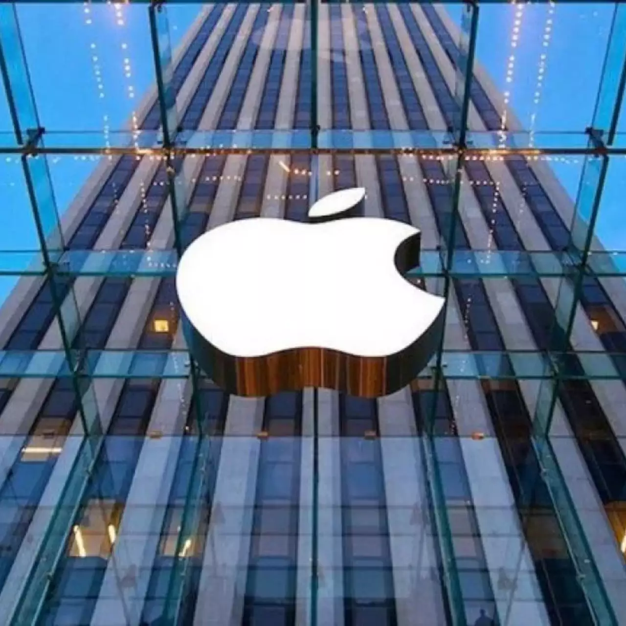 Apple оценена в триллион долларов (нет)