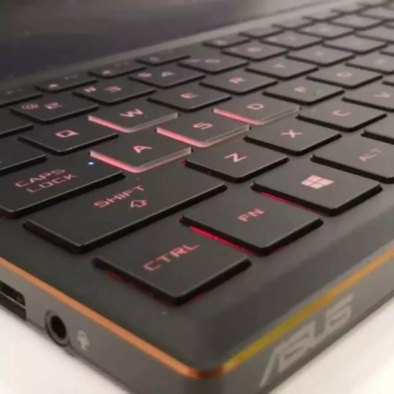 ASUS выпустит самые тонкие геймерские ноутбуки Strix SCAR II и Zephyrus S ASUS выпустит самые тонкие геймерские ноутбуки Strix SCAR II и Zephyrus S