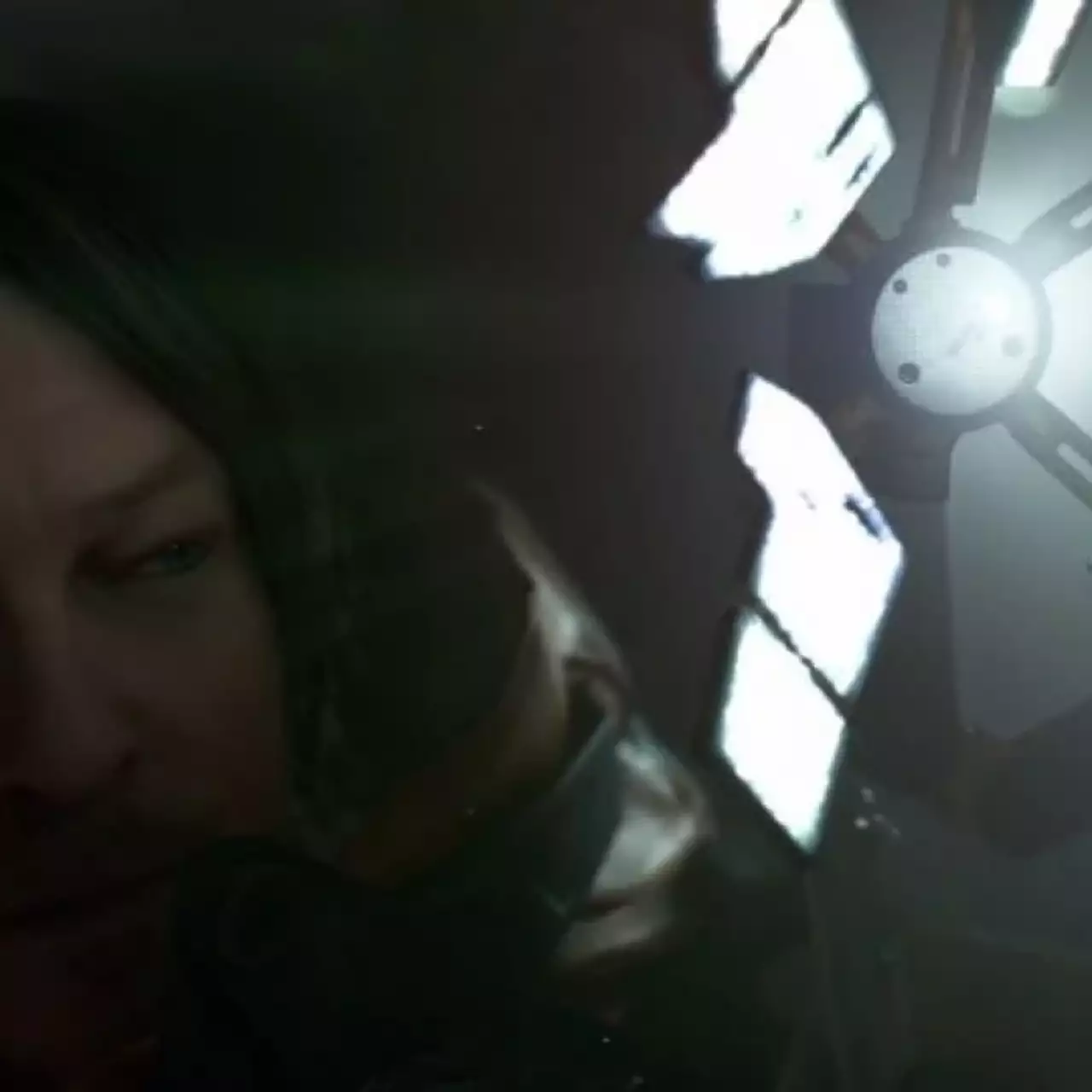 Death Stranding уже среди нас. Фанат создал гаджет из новой игры Хидео Кодзимы (видео) Death Stranding уже среди нас. Фанат создал гаджет из новой игры Хидео Кодзимы (видео)