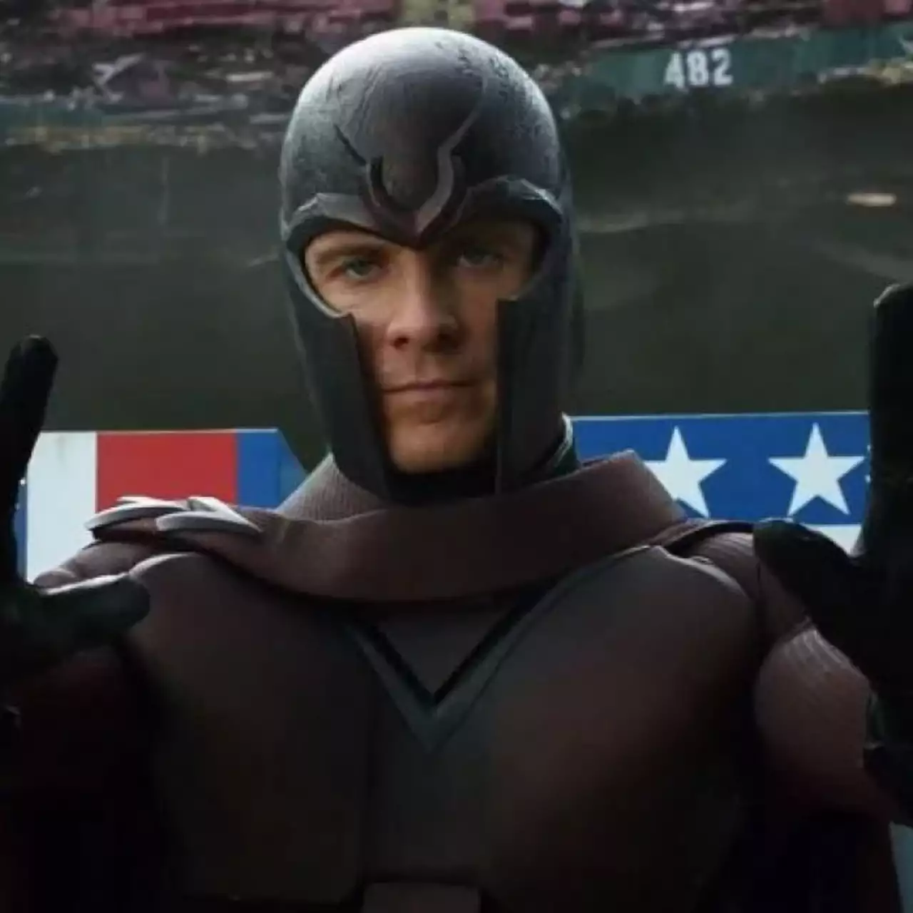 В GTA 5 добавили Магнето из комиксов Marvel. Он может бросаться машинами и поездами в людей В GTA 5 добавили Магнето из комиксов Marvel. Он может бросаться машинами и поездами в людей