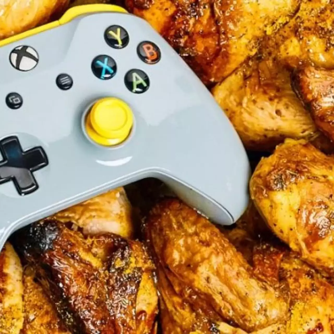 С новым контроллером для Xbox больше не придется отрываться от игры во время еды С новым контроллером для Xbox больше не придется отрываться от игры во время еды