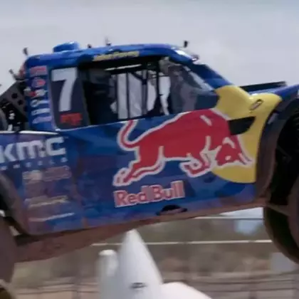 Трюк из The Crew 2 повторили в реальной жизни, а его автор сидел рядом с водителем (видео)