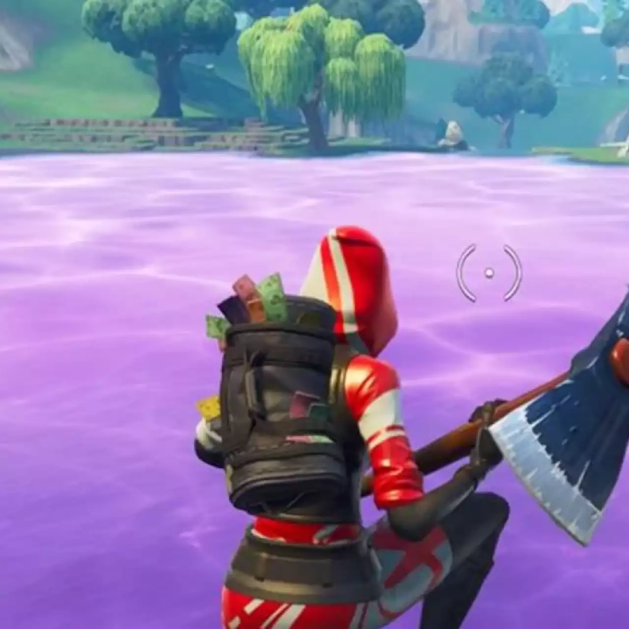 Таинственный куб в Fortnite упал в озеро. Теперь оно фиолетовое и светится Таинственный куб в Fortnite упал в озеро. Теперь оно фиолетовое и светится