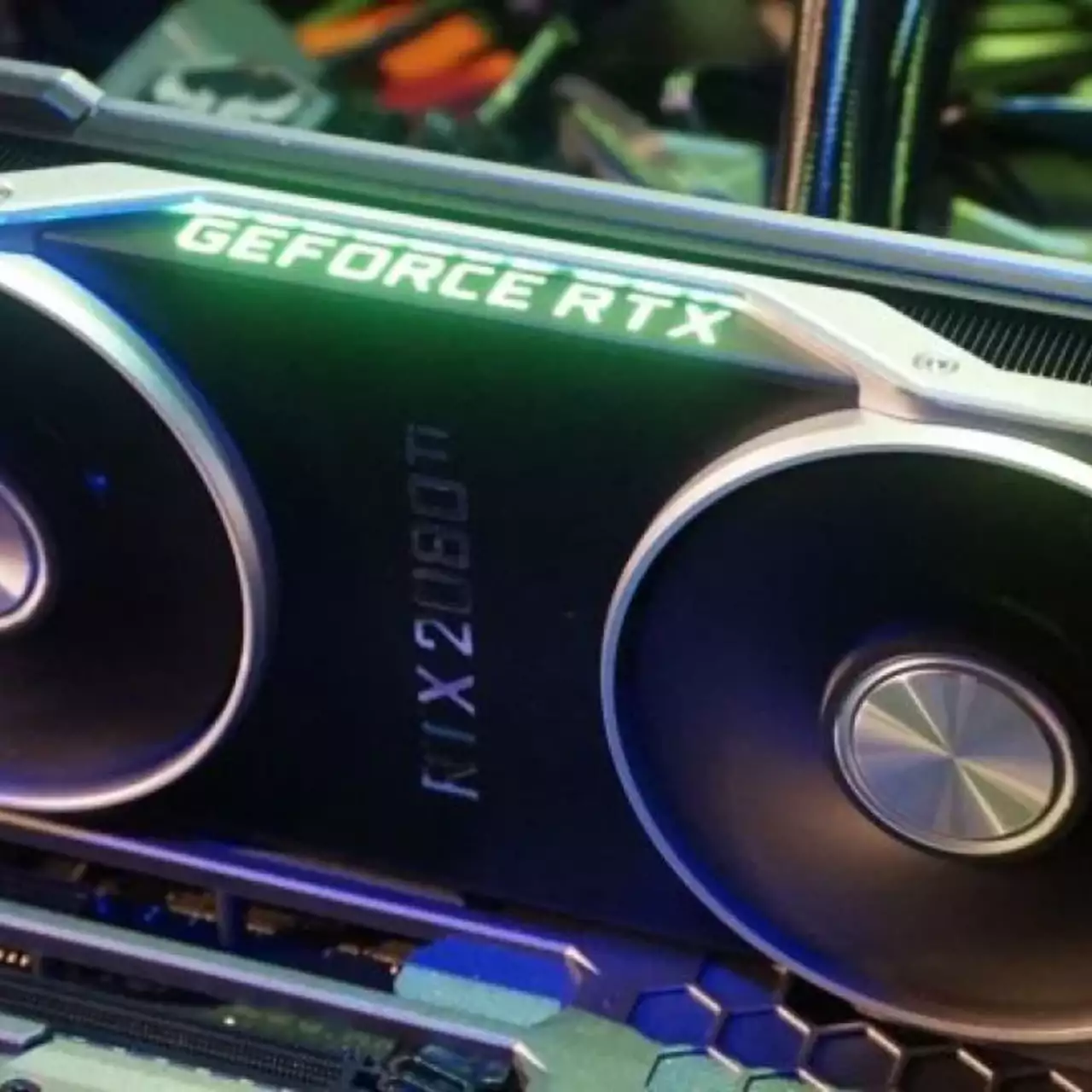 Парень разогнал видеокарту Nvidia RTX 2080Ti до рекордных 2 415 МГц Парень разогнал видеокарту Nvidia RTX 2080Ti до рекордных 2 415 МГц