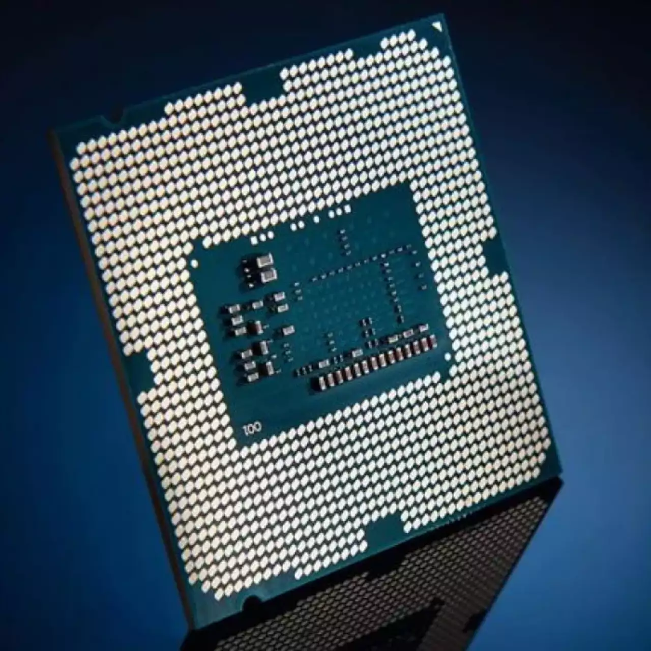 Intel официально представила 9 поколение процессоров. i9-9900K стоит $488 Intel официально представила 9 поколение процессоров. i9-9900K стоит $488