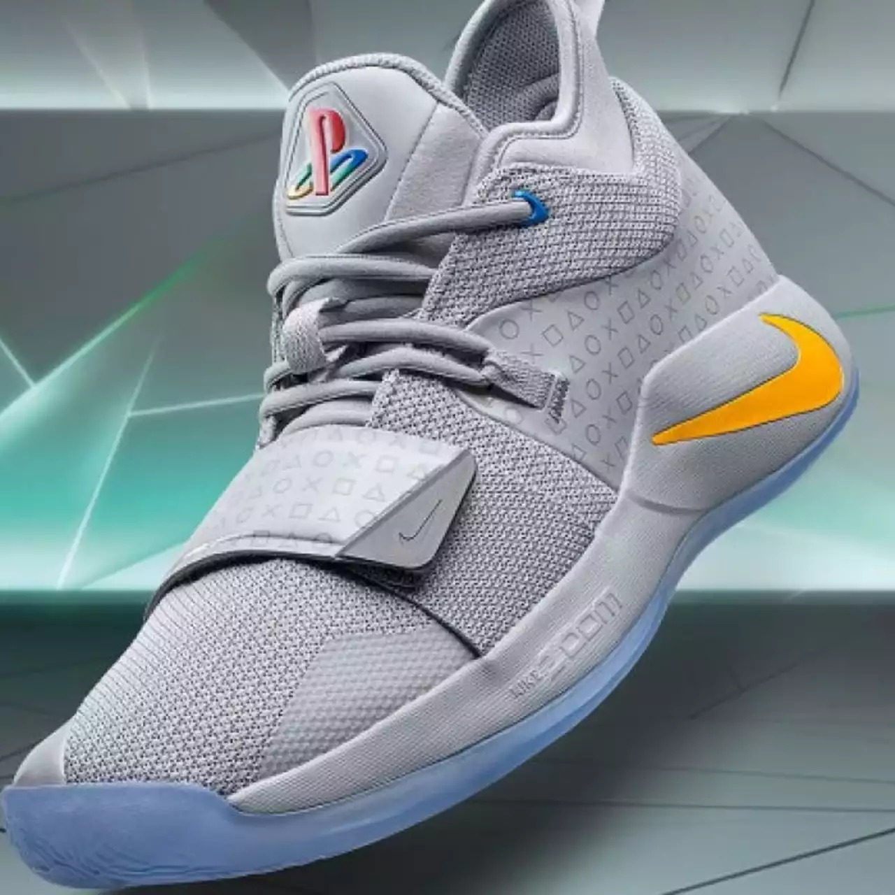Sony и Nike показали новые кроссовки PlayStation в классическом цвете — видео Sony и Nike показали новые кроссовки PlayStation в классическом цвете — видео