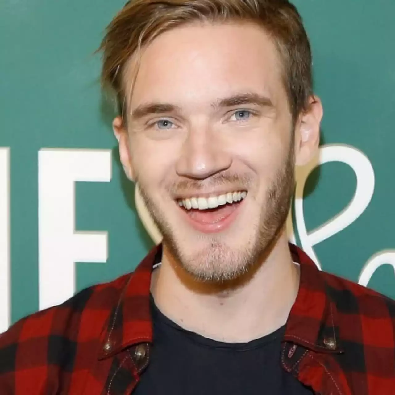 Фанат известного ютубера PewDiePie взламывает принтеры по всему миру в поддержку своего кумира Фанат известного ютубера PewDiePie взламывает принтеры по всему миру в поддержку своего кумира