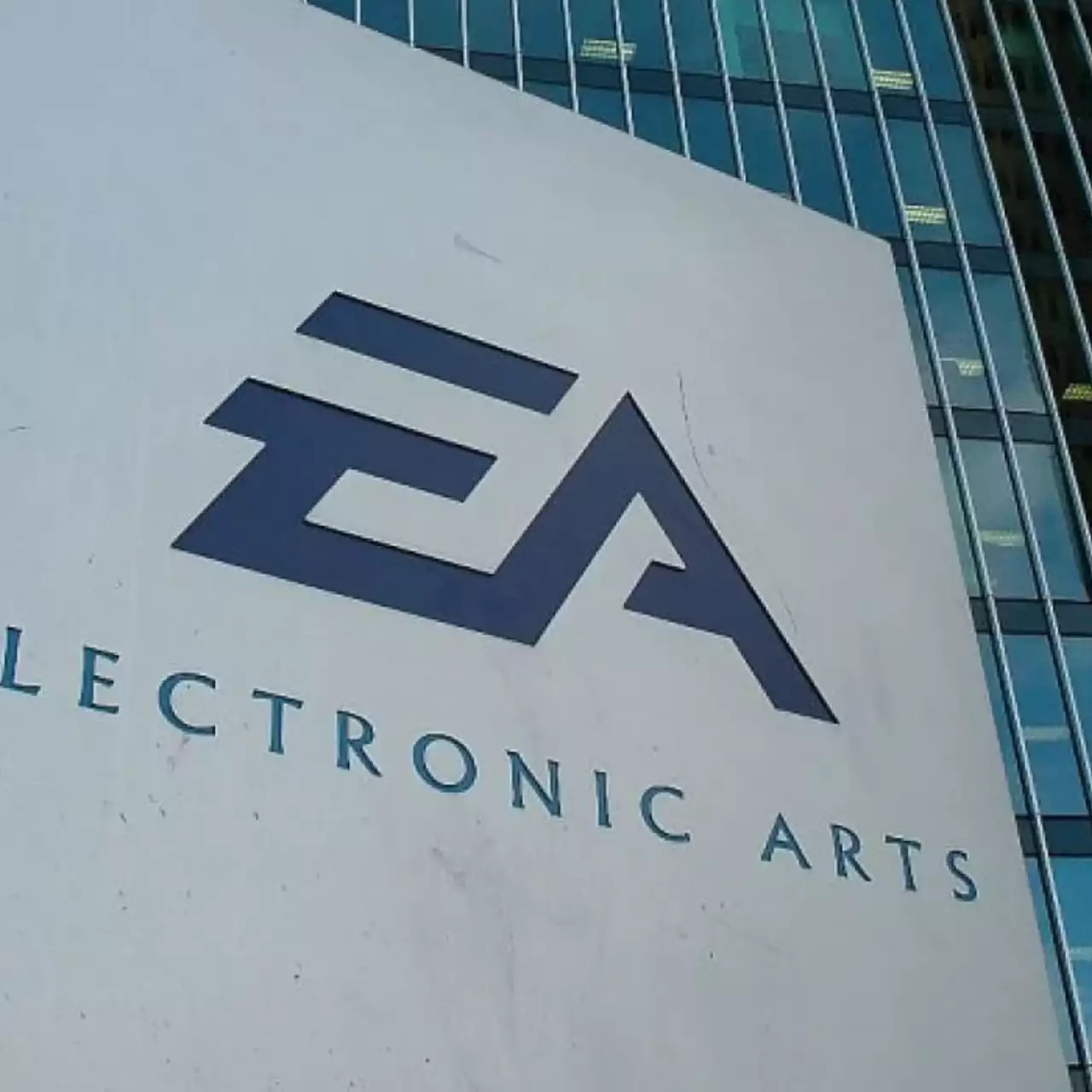 Директора EA Ireland, получавшего 160 тысяч евро в год, уволили за шутку про член Директора EA Ireland, получавшего 160 тысяч евро в год, уволили за шутку про член