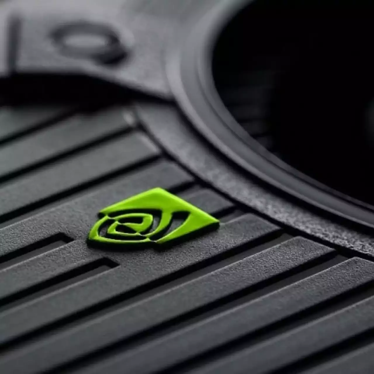 В сети появились первые изображения видеокарты GeForce RTX 2060 В сети появились первые изображения видеокарты GeForce RTX 2060