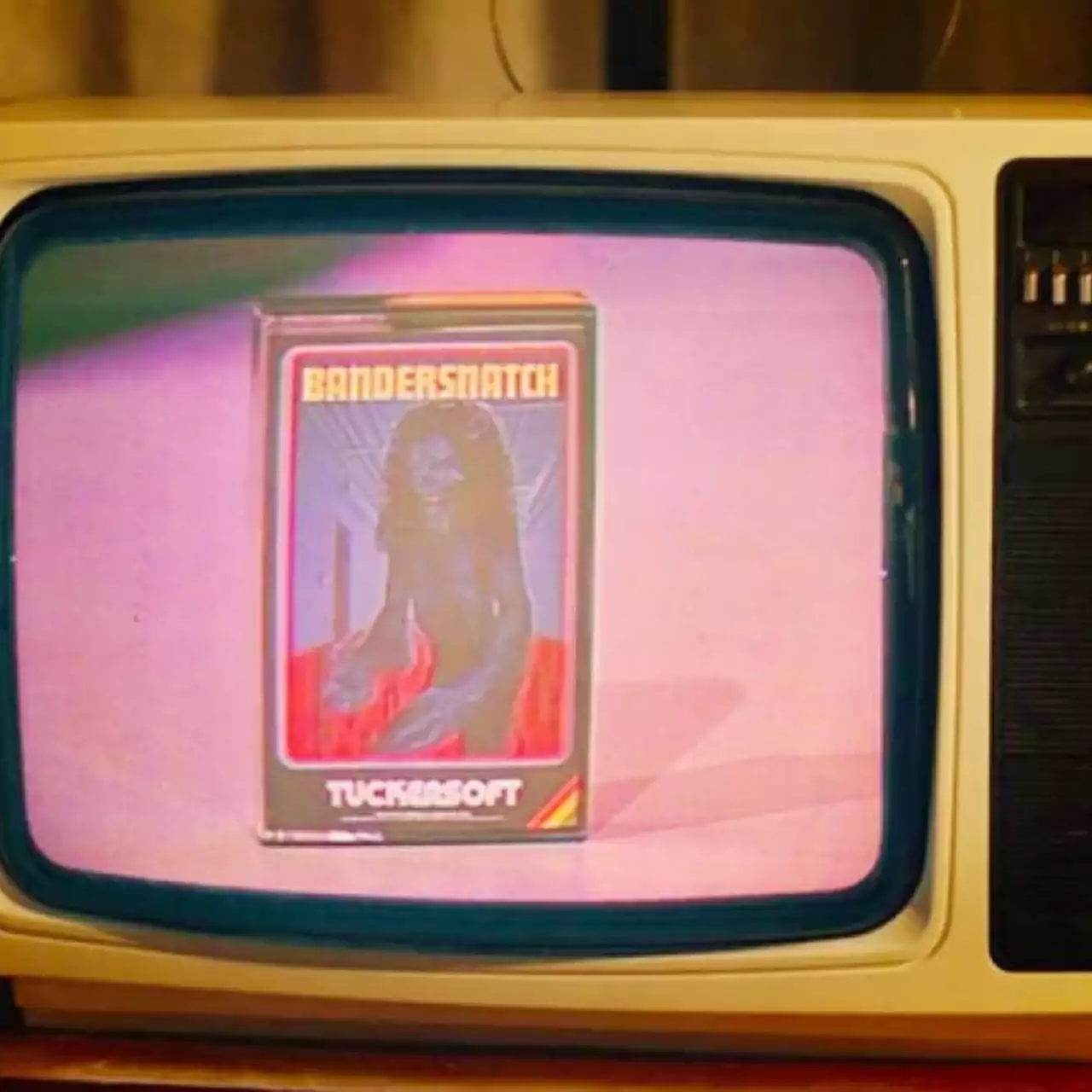 Netflix выпустила игру-пасхалку из нового эпизода «Черного зеркала». Ее можно бесплатно скачать на ПК Netflix выпустила игру-пасхалку из нового эпизода «Черного зеркала». Ее можно бесплатно скачать на ПК