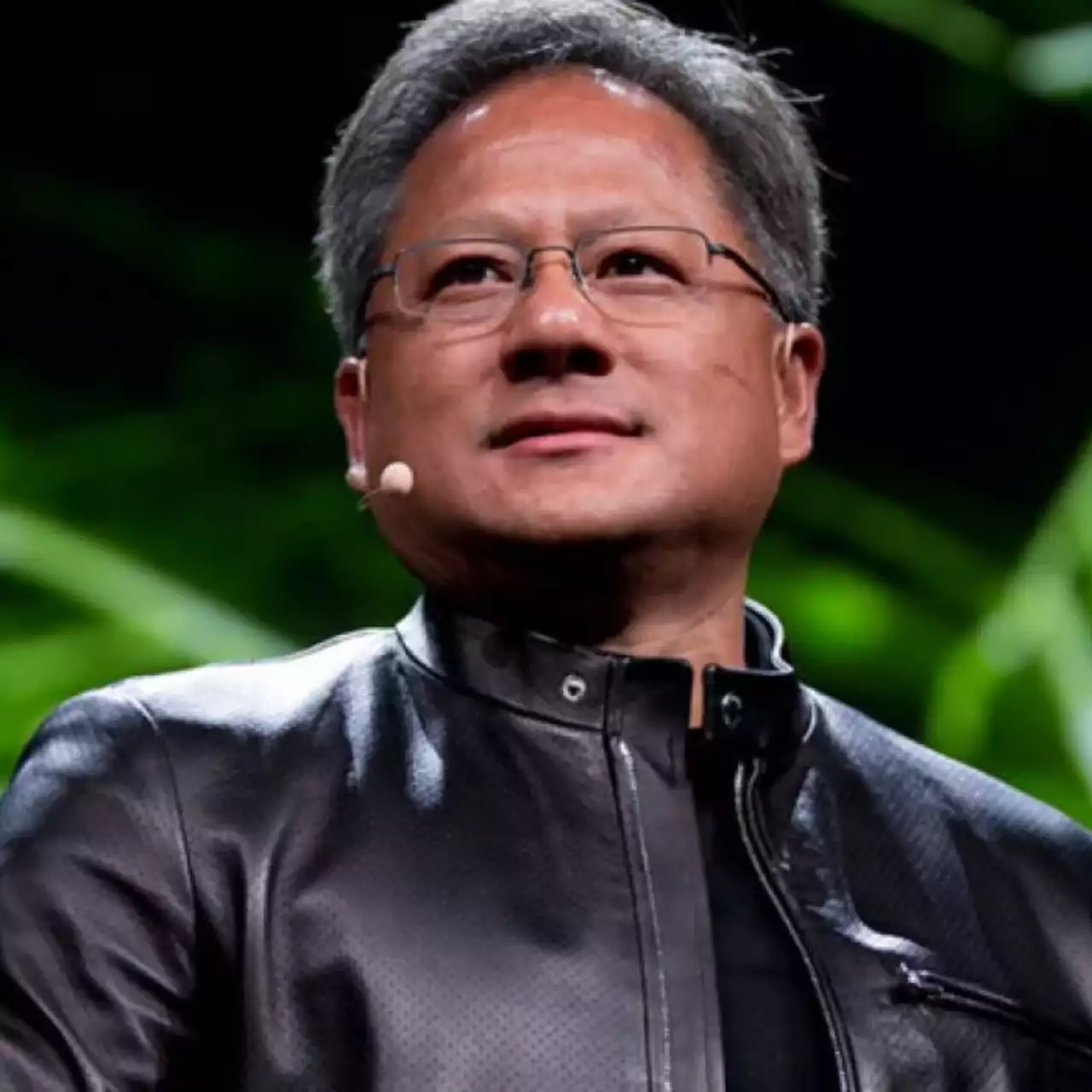 Босс Nvidia не в восторге от новой видеокарты AMD. Он сказал, что RTX 2080 уделает ее