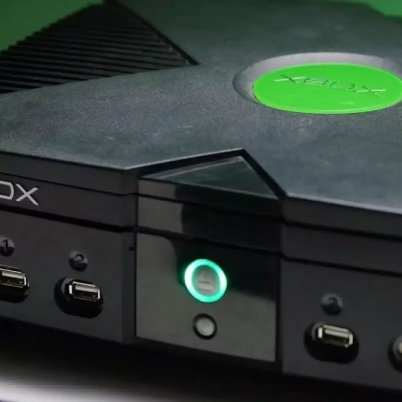Ютубер превратил старенькую Xbox в мощный ПК с RTX 2070 «на борту»