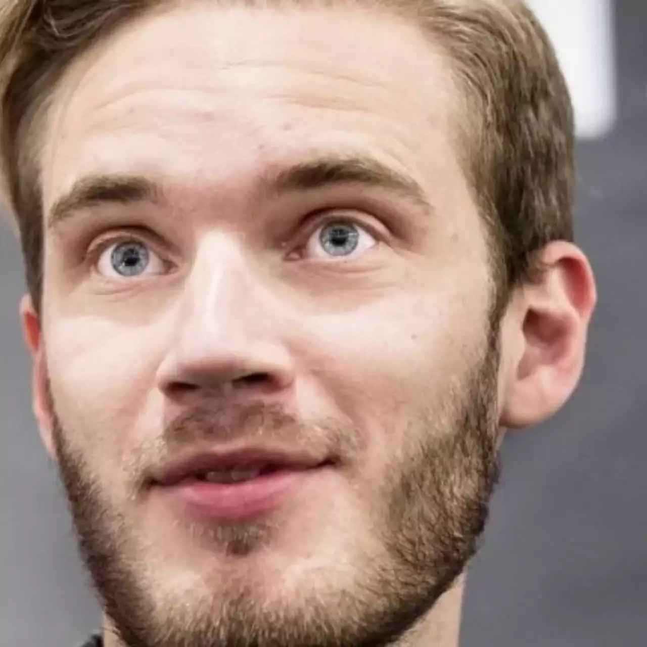 Самого популярного ютубера на планете PewDiePie забанили в онлайн-игре Roblox. Его фанатов постигла та же участь