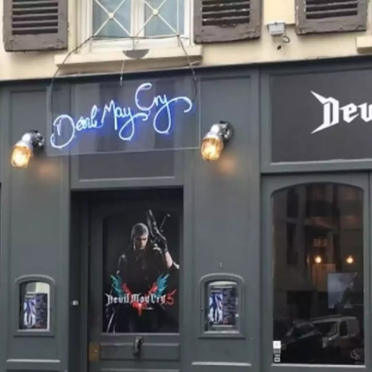 В Париже открыли ресторан в стиле Devil May Cry 5! Там угощают пастой Карбо-Неро и Ви-гетарианской пиццей В Париже открыли ресторан в стиле Devil May Cry 5! Там угощают пастой Карбо-Неро и Ви-гетарианской пиццей