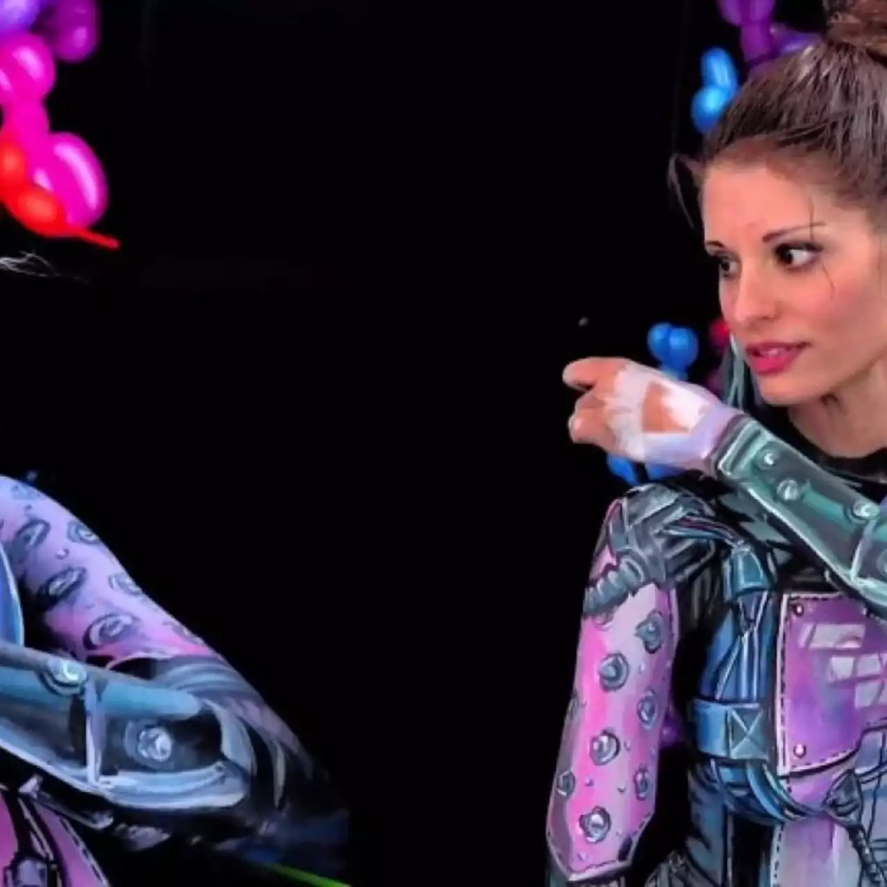 Девушка нарисовала косплей на героиню из Apex Legends на своем теле — видео Девушка нарисовала косплей на героиню из Apex Legends на своем теле — видео