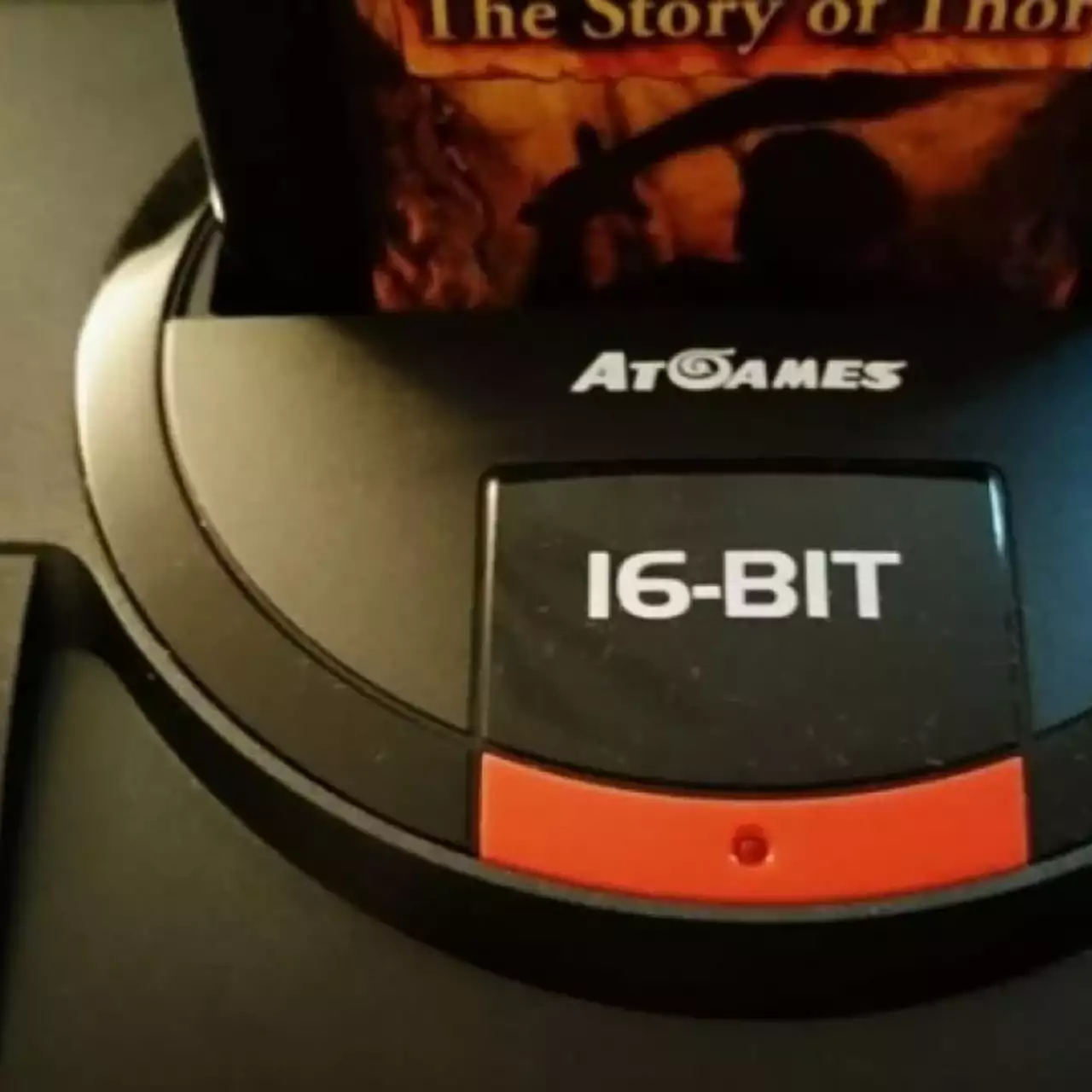 Мини-версия Sega Mega Drive обзавелась первыми подробностями: 40 игр, адекватная цена и «сейвскам» Мини-версия Sega Mega Drive обзавелась первыми подробностями: 40 игр, адекватная цена и «сейвскам»