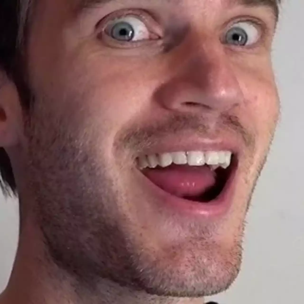 Тысячи людей обвиняют PewDiePie в расизме. Они хотят раз и навсегда забанить его на YouTube Тысячи людей обвиняют PewDiePie в расизме. Они хотят раз и навсегда забанить его на YouTube