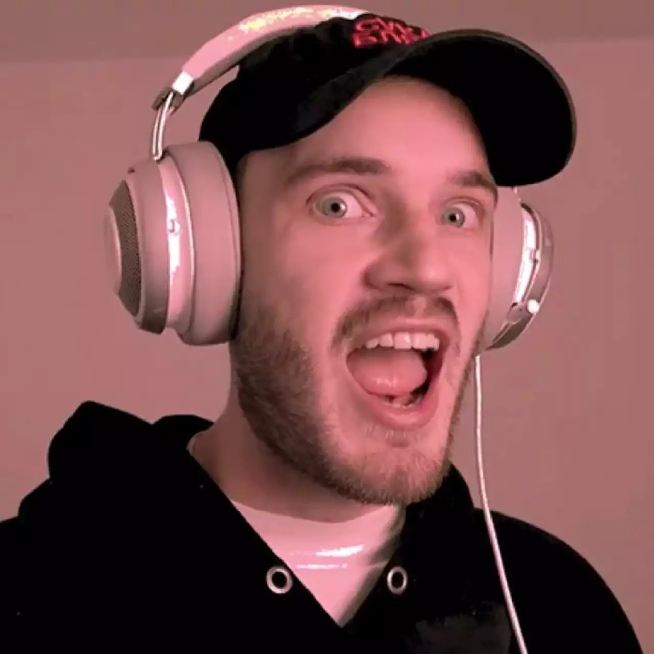 Крики, вопли и маты — как PewDiePie убивает боссов в Sekiro: Shadows Die Twice (видео) Крики, вопли и маты — как PewDiePie убивает боссов в Sekiro: Shadows Die Twice (видео)
