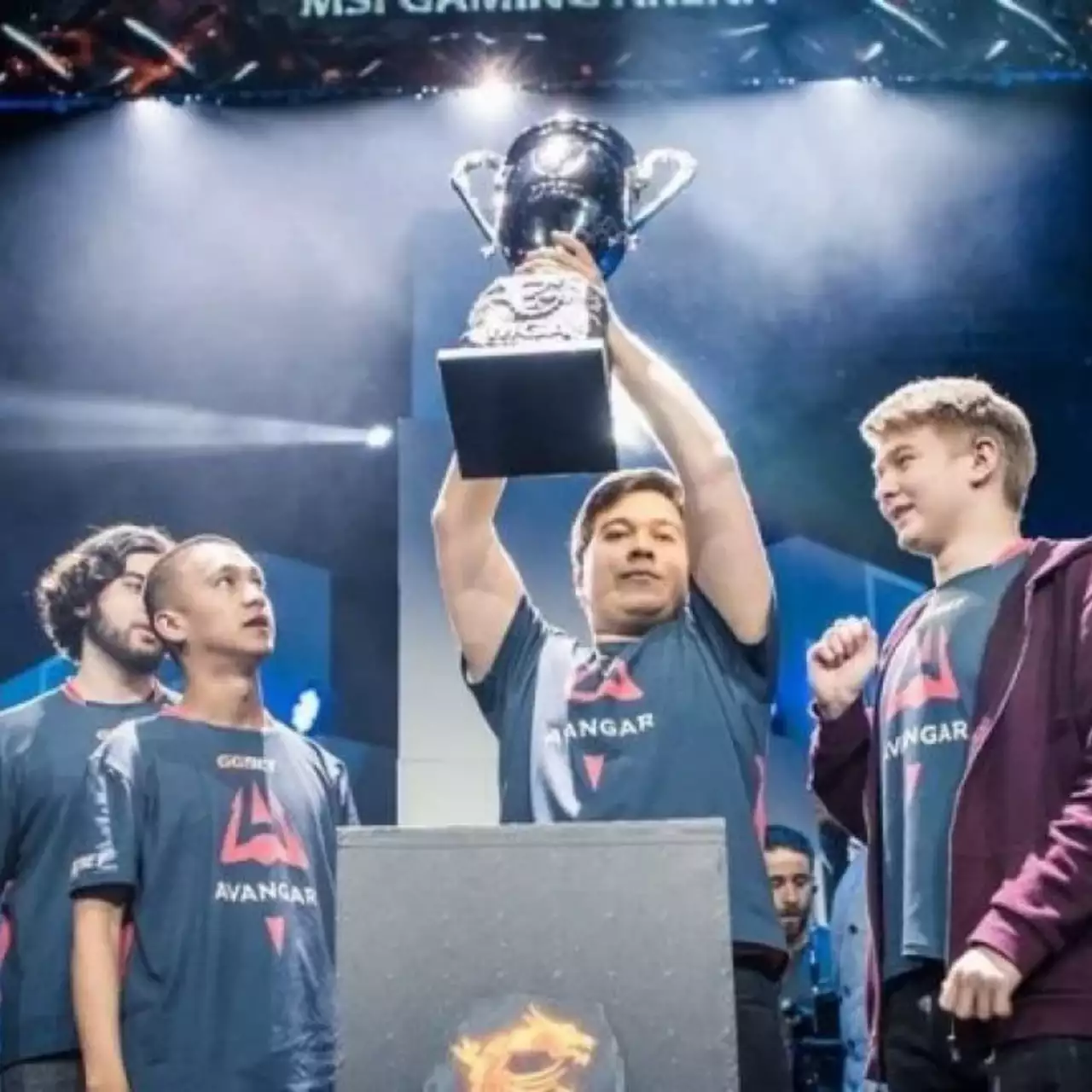 Гранд-Финал всероссийского турнира MGA Uni Cup по CS:GO пройдет 28 апреля в Москве. Мы разыгрываем VIP-билеты!