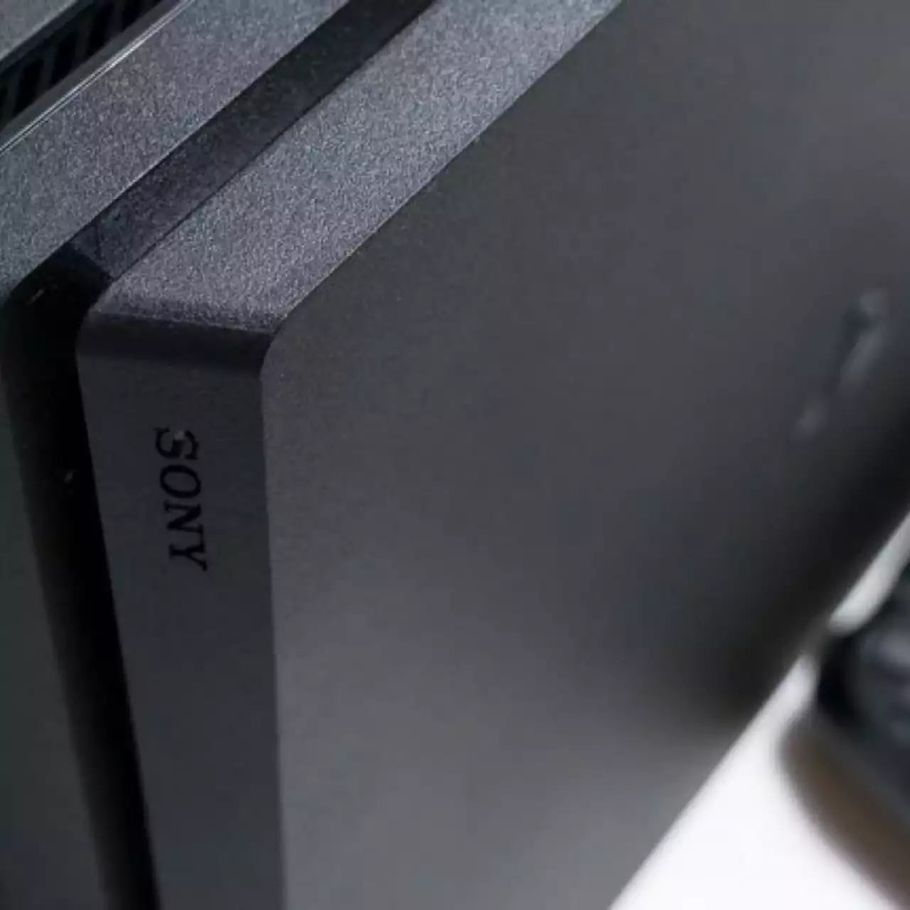 Слух: Sony осенью выпустит супертонкую PlayStation 4 Super Slim Слух: Sony осенью выпустит супертонкую PlayStation 4 Super Slim