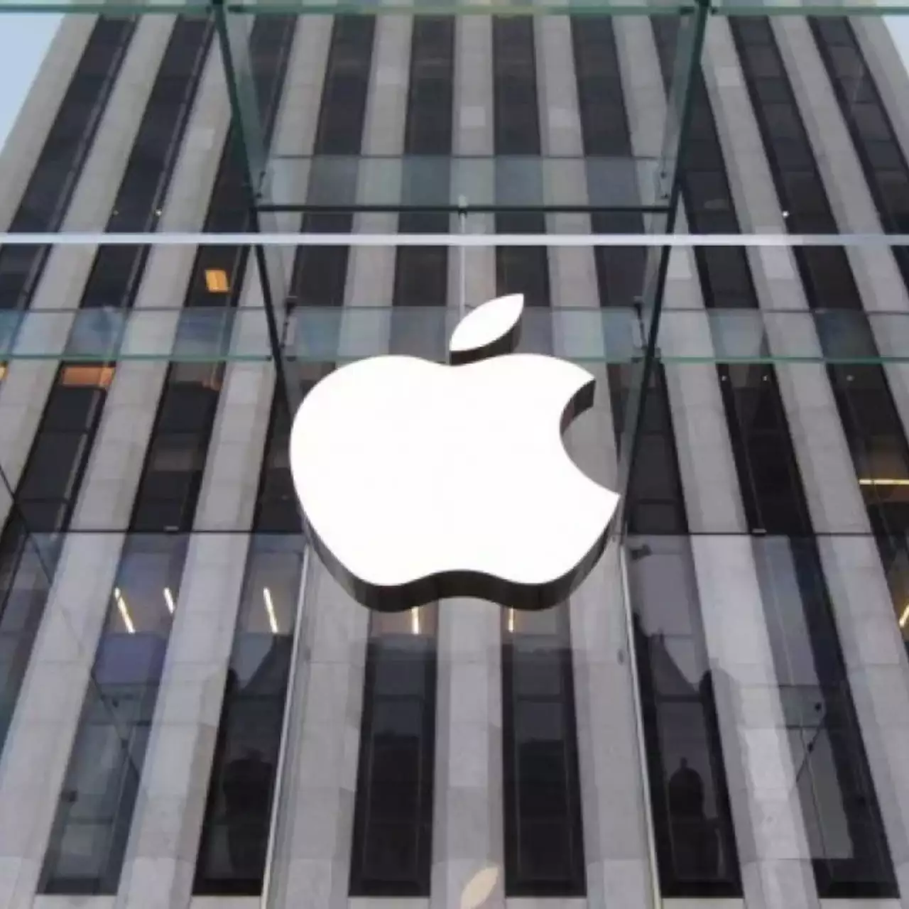 18-летний парень требует от Apple $1 млрд за то, что технология распознавания лиц перепутала его с преступником 18-летний парень требует от Apple $1 млрд за то, что технология распознавания лиц перепутала его с преступником