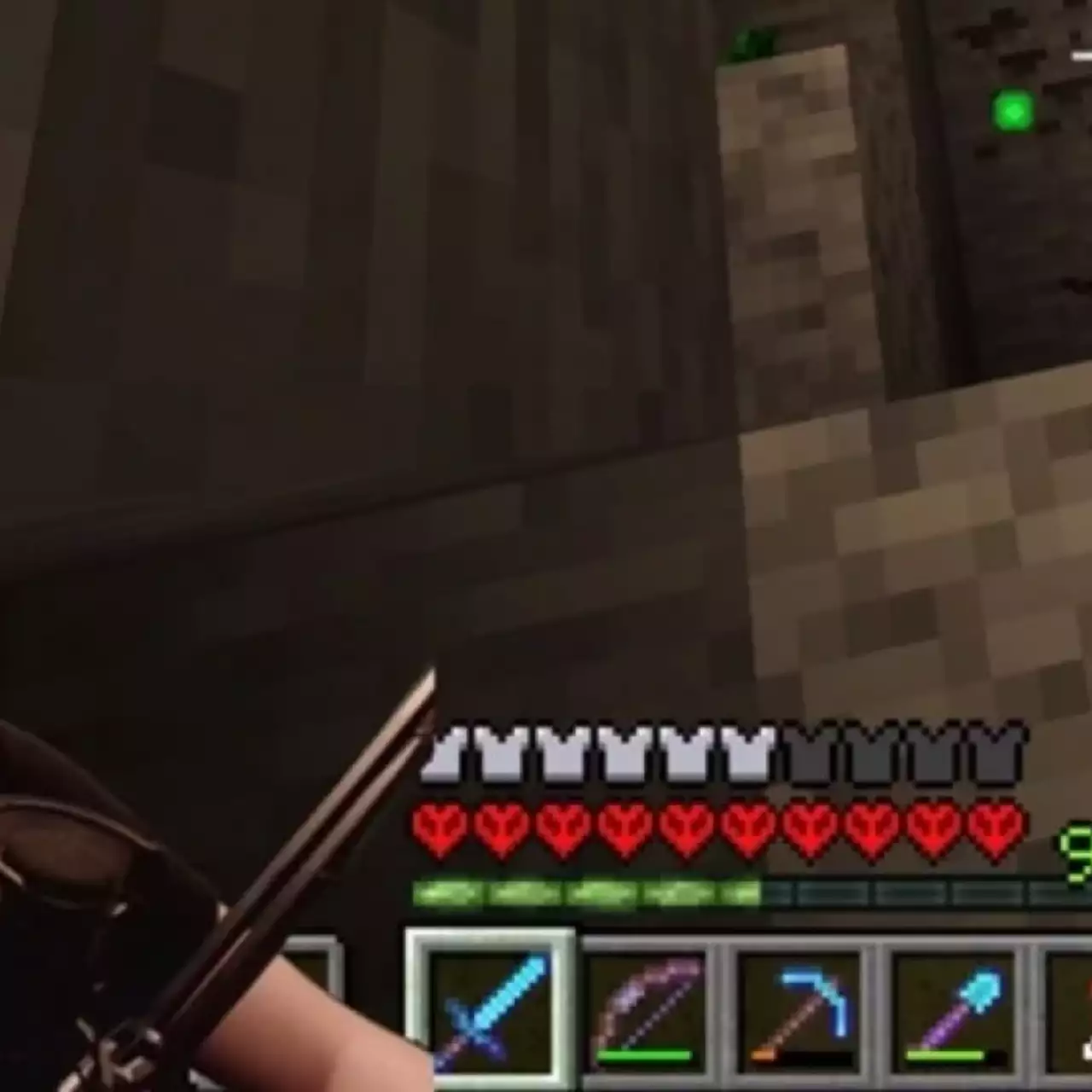 Стример играл в хардкорный Minecraft на одной карте в течение пяти лет, а потом умер от обычного паука