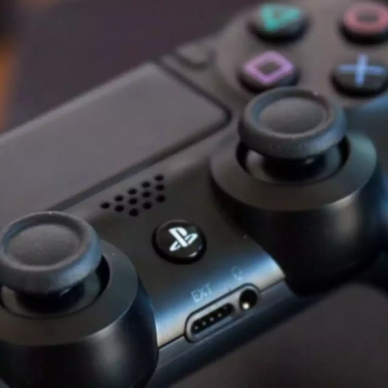 Sony может добавить в новый DualShock камеру для отслеживания эмоций геймеров