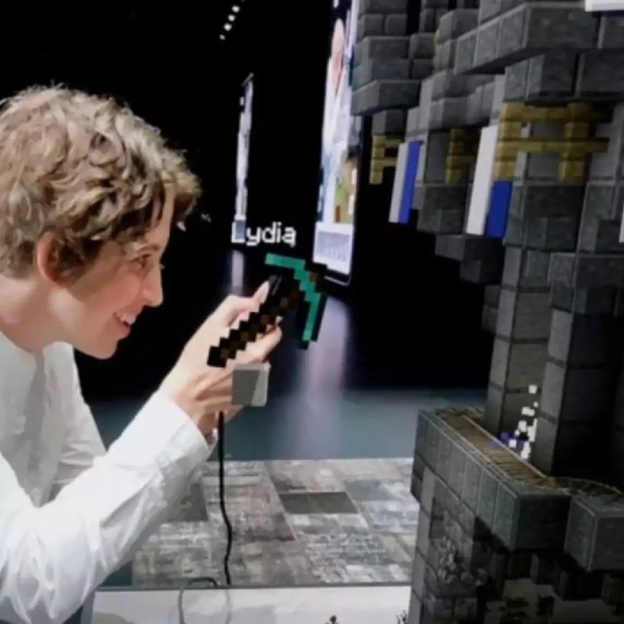 Microsoft показала живой геймплей Minecraft Earth — видео