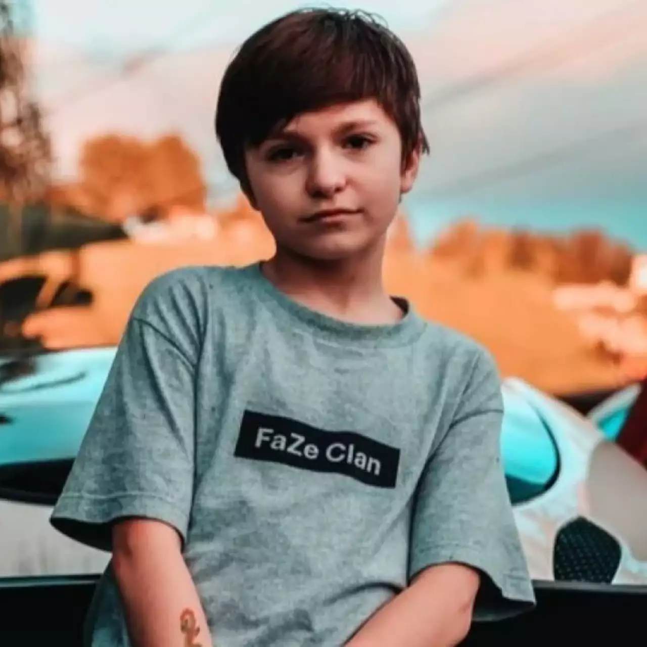 11-летний про-игрок в Fortnite, которого забанили в Twitch из-за его возраста, теперь стримит на YouTube вместе с мамой 11-летний про-игрок в Fortnite, которого забанили в Twitch из-за его возраста, теперь стримит на YouTube вместе с мамой