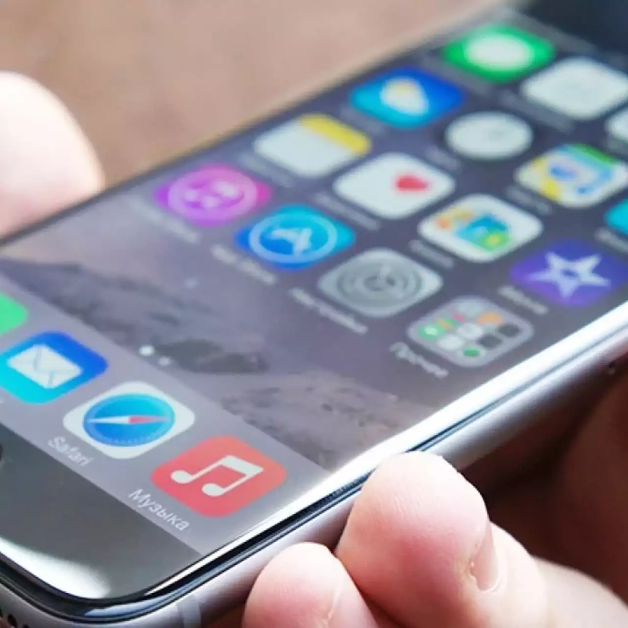 У 11-летней девочки загорелся iPhone 6 прямо в руках. Она просто смотрела видео на YouTube