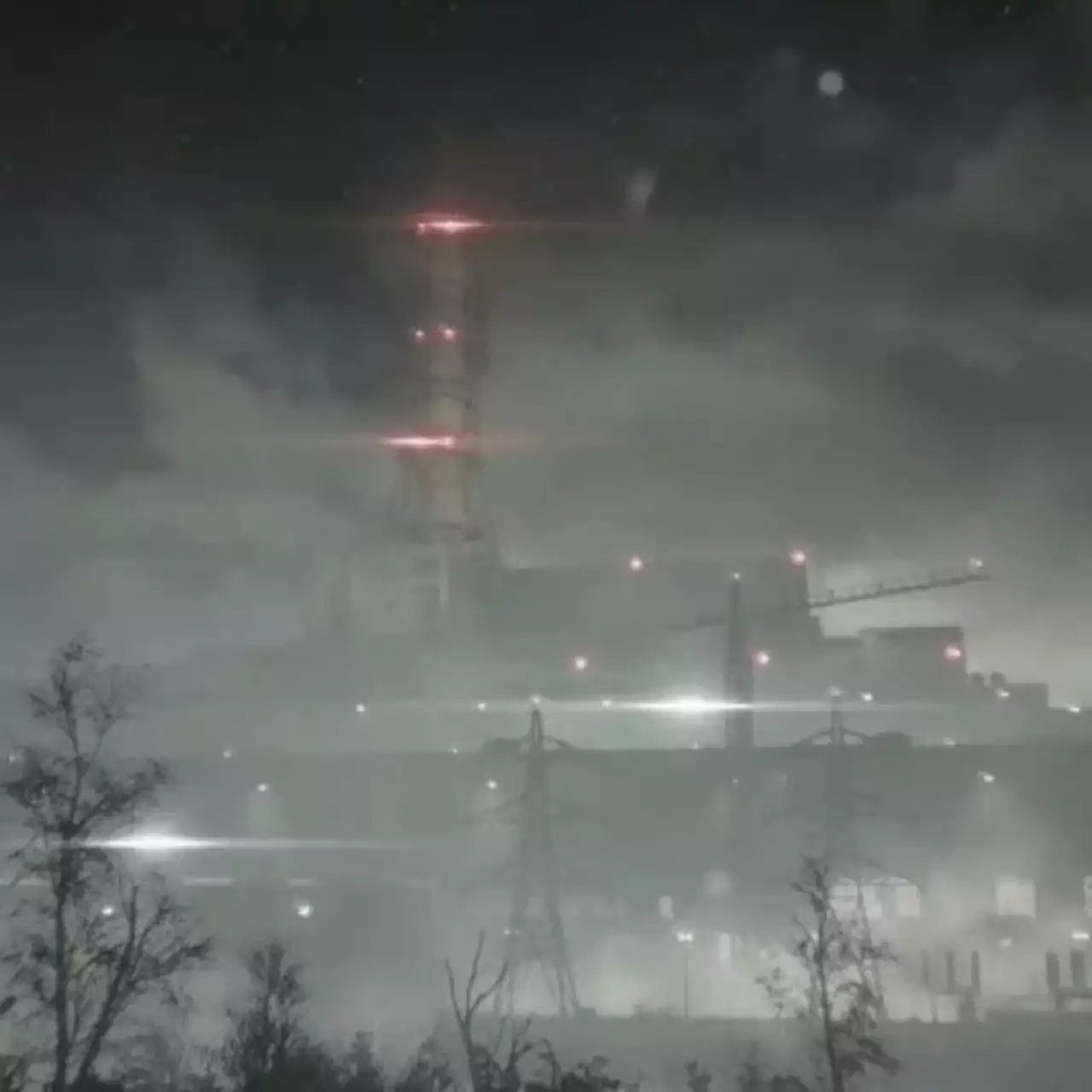 Новый тизер Chernobylite показал локацию с Чернобыльской АЭС и взрывы