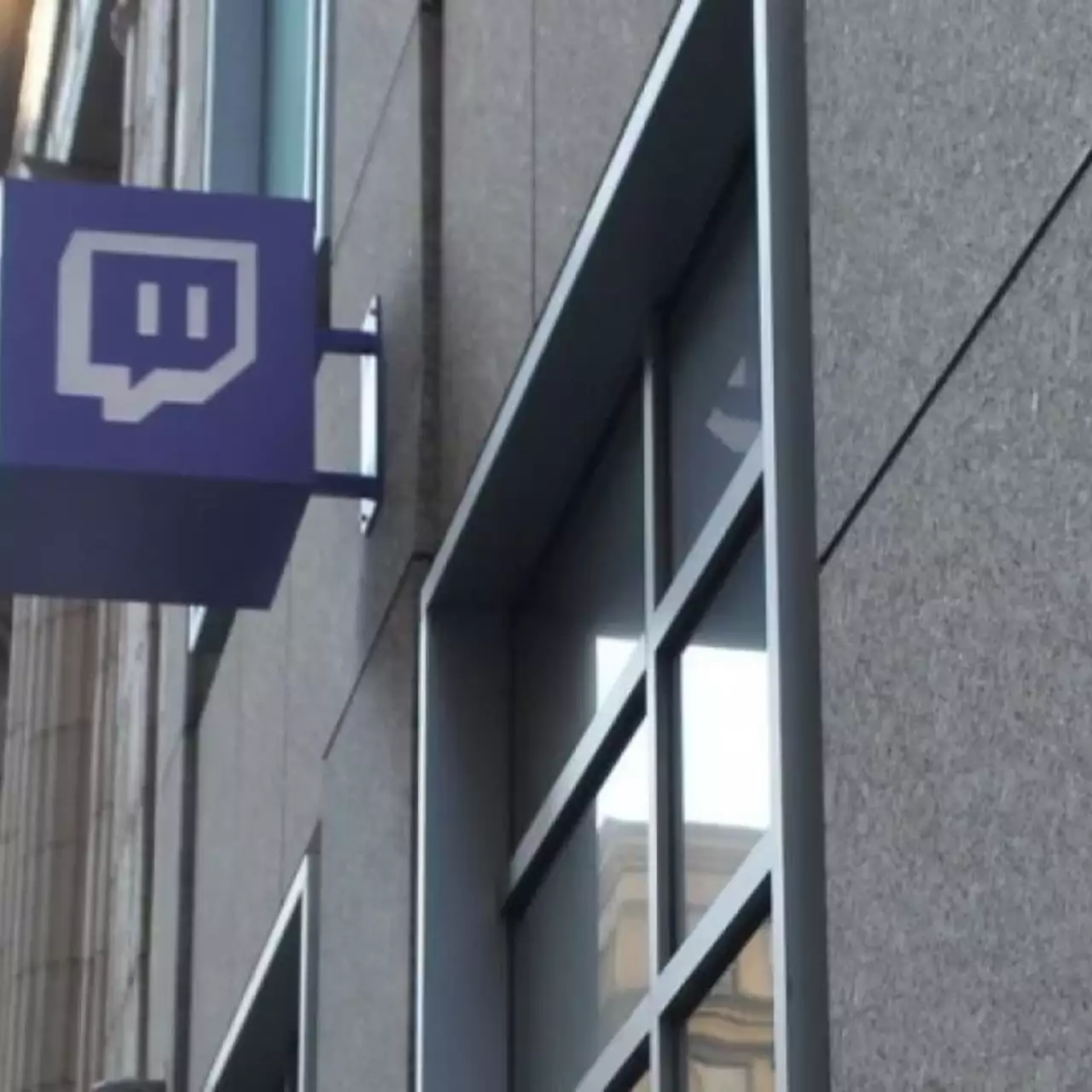Неизвестные обещали устроить стрельбу в офисе Twitch Неизвестные обещали устроить стрельбу в офисе Twitch