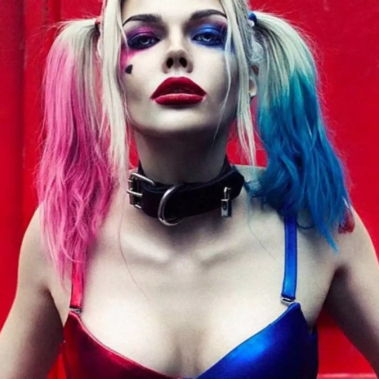 Горячий косплей на Харли Квинн (Harley Quinn) из DC