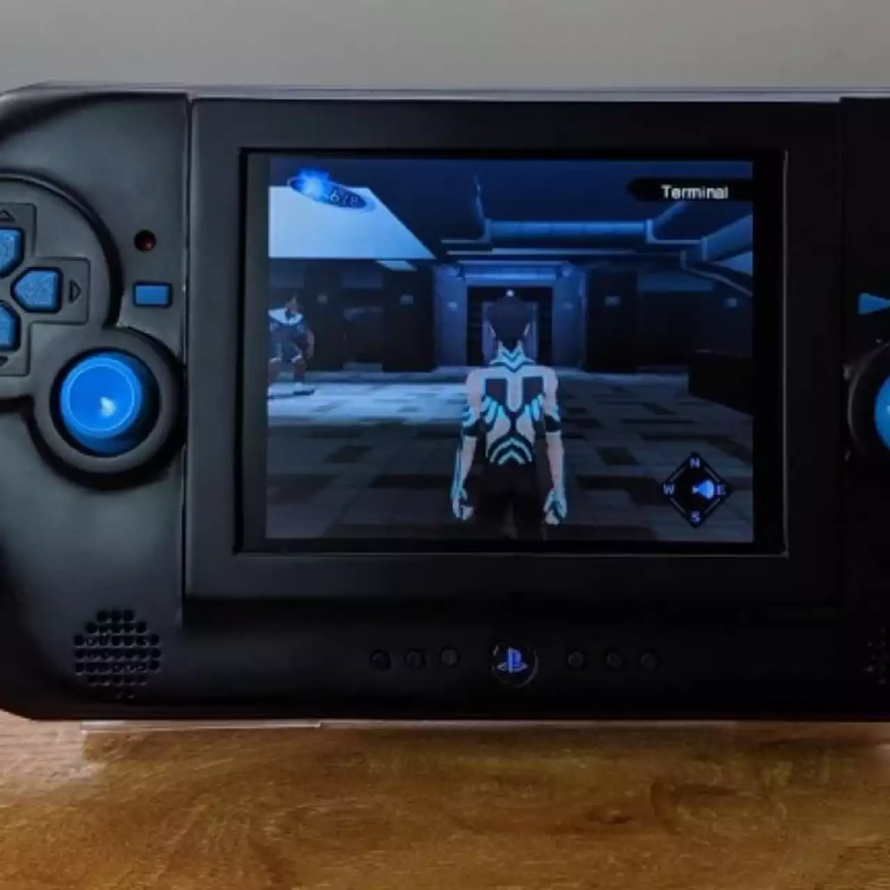 Энтузиаст сделал портативную PlayStation 2. Консоль работает как оригинал Энтузиаст сделал портативную PlayStation 2. Консоль работает как оригинал