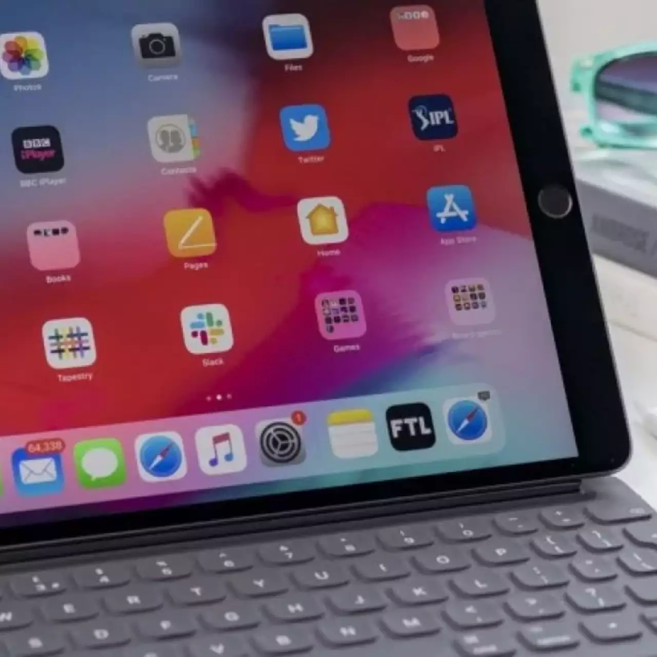 Apple анонсировала новый 10-дюймовый iPad с подключаемой клавиатурой Apple анонсировала новый 10-дюймовый iPad с подключаемой клавиатурой