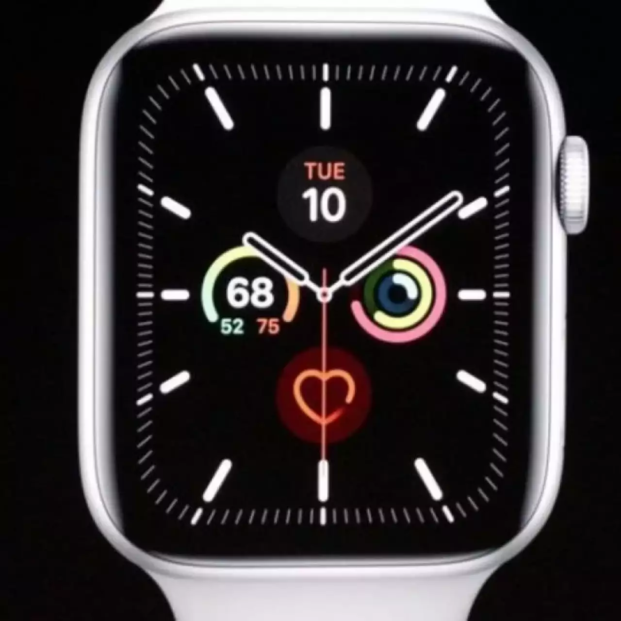 Циферблат новых смарт-часов Apple Watch будет светиться постоянно Циферблат новых смарт-часов Apple Watch будет светиться постоянно