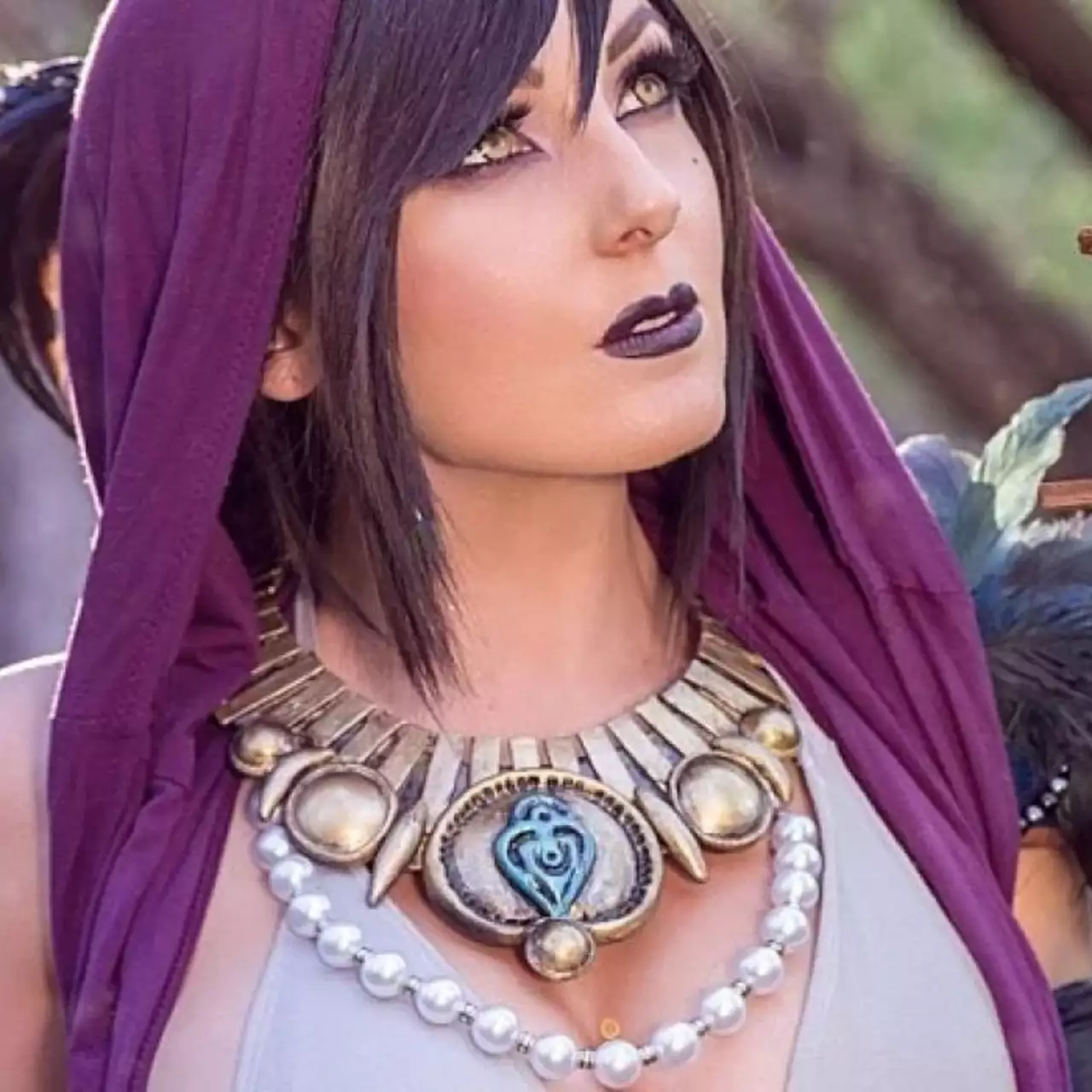 Таинственный косплей на Морриган (Morrigan) из Dragon Age Таинственный косплей на Морриган (Morrigan) из Dragon Age