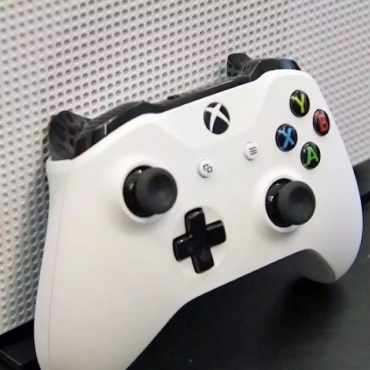 Инсайдер рассказал, сколько будет стоить Xbox Scarlett Инсайдер рассказал, сколько будет стоить Xbox Scarlett