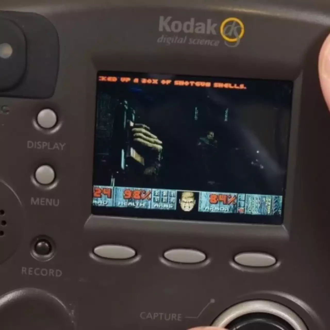 Doom запустили на фотоаппарате Kodak 1998 года Doom запустили на фотоаппарате Kodak 1998 года