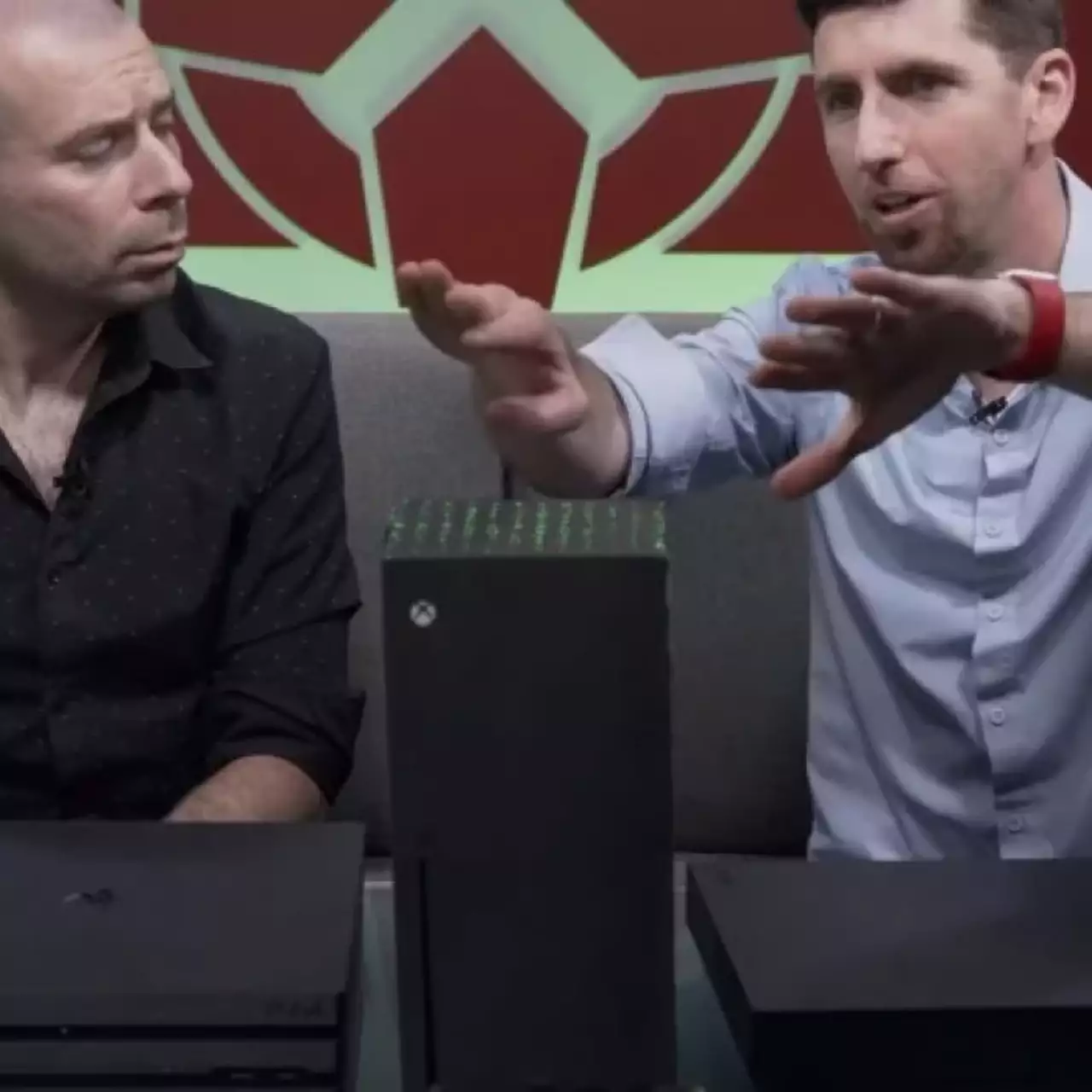 В IGN собрали ненастоящую Xbox Series X для сравнения с другими консолями В IGN собрали ненастоящую Xbox Series X для сравнения с другими консолями