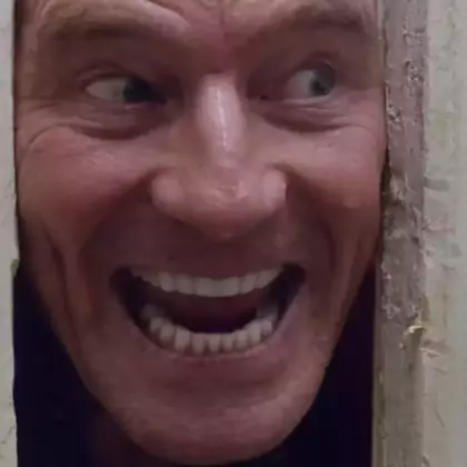 Звезда сериала «Во все тяжкие» в рекламе спародировал «Сияние» Кубрика. Получилось страшно